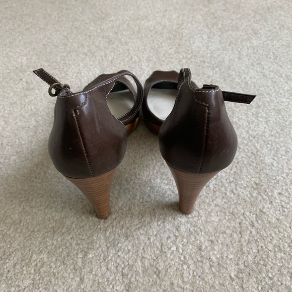 Ann Taylor Loft heeled sandals - Picture 4 of 8